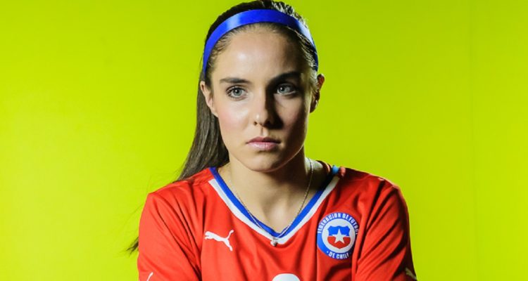 Francisca Moros anunció su retiro del fútbol.