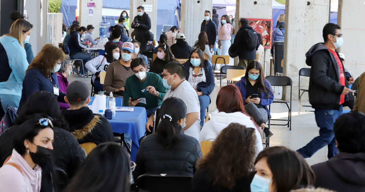 Funcionarios de Salud de Viña del Mar denuncian agresiones por pacientes que no alcanzan vacunas