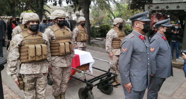 Con honores militares ingresan restos del “Soldado Desconocido” al Mausoleo del Ejército