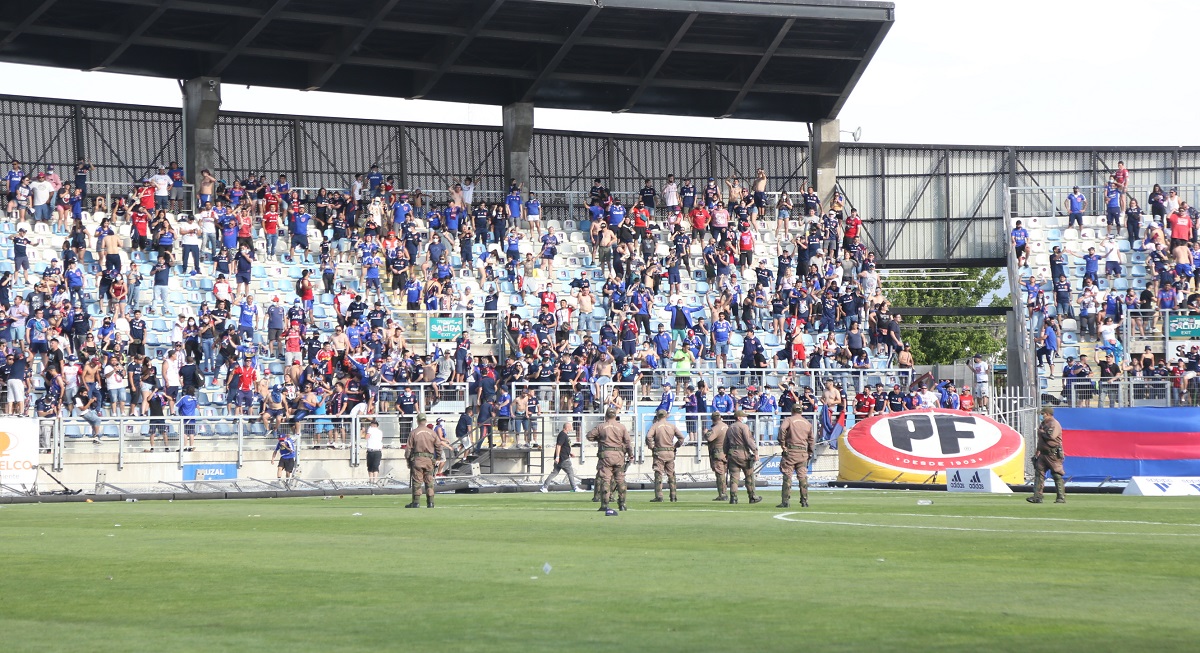 Hinchas de La U luego de la invasión a El Teniente.