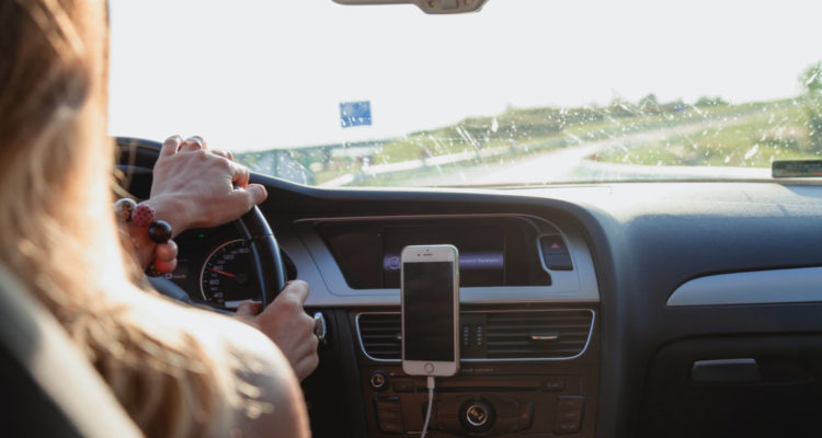 Ley no Chat protocolos en empresas de transporte para mitigar uso de teléfonos y evitar accidentes