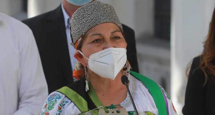 Elisa Loncon cuestiona que Udec sea sede de convención