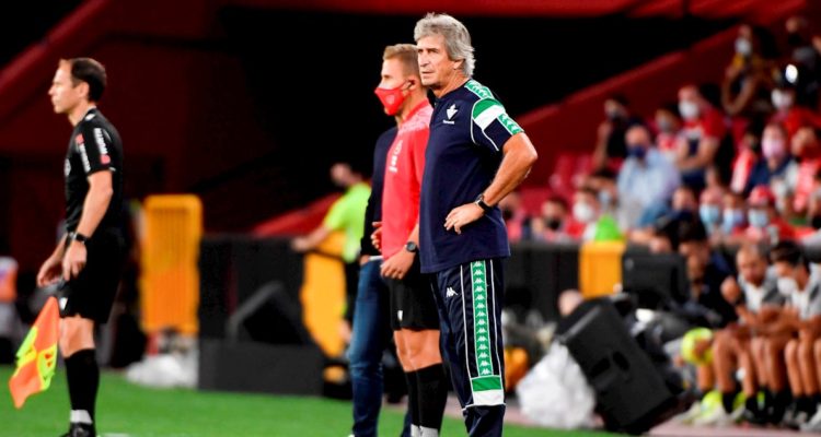 Manuel Pellegrini en el duelo entre Betis y Rayo.