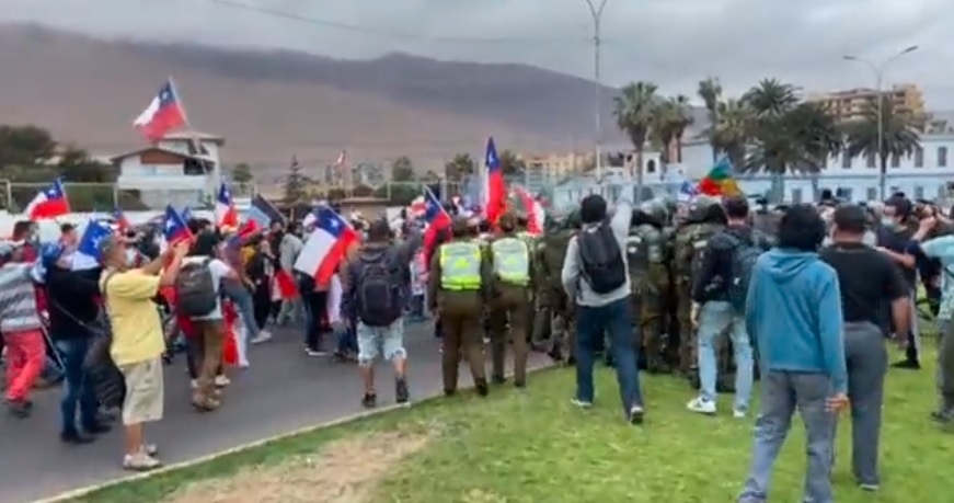 marchas-pro-contra-migracion-desarrollan-simultaneamente-iquique