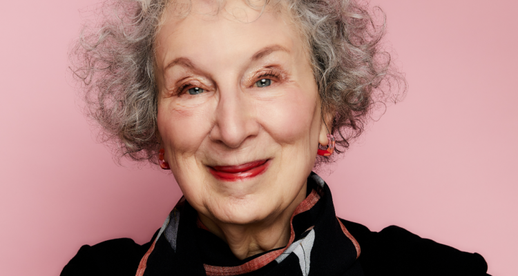 Margaret-Atwood-escritora-canadiense