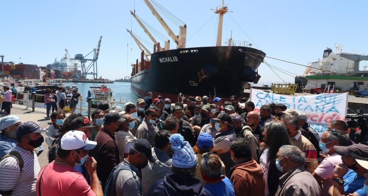 Pescadores de excaleta Sudamericana dicen sentirse “abandonados” a días de diálogo con Gobierno