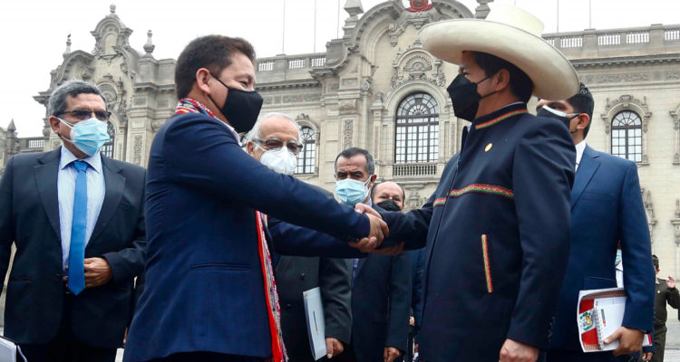 Presidente de Perú acepta la renuncia de su primer ministro, Guido Bellido formará nuevo gabinete