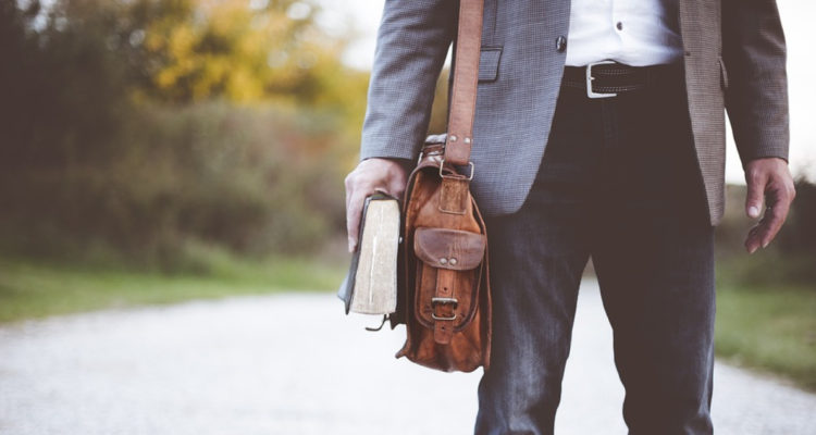 Profesor daba “palmaditas” en el trasero a niñas menores de edad