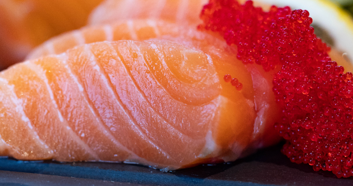 El salmón es una gran fuente de vitamina D