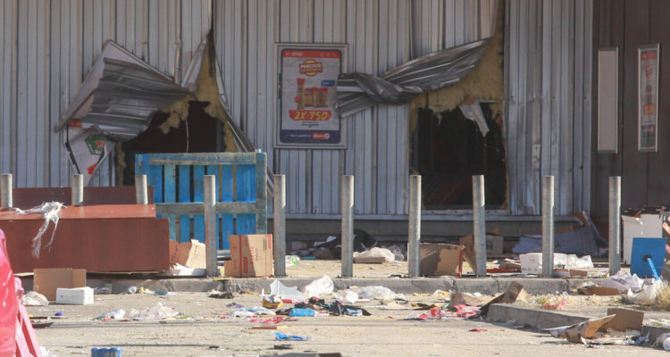 cierran supermercado supermax en bajos de mena tras saqueo