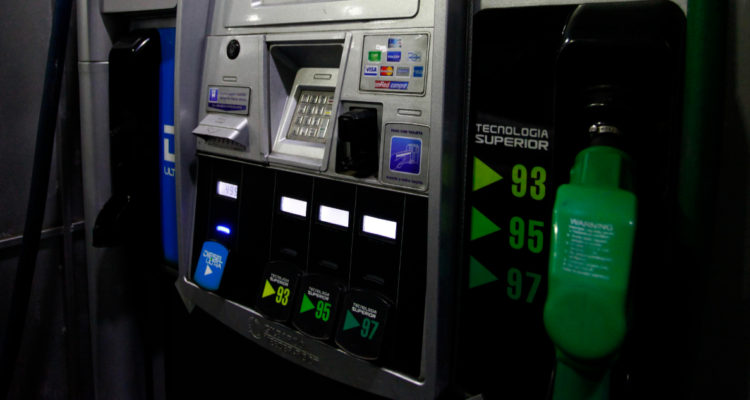 Por sexta semana consecutiva suben todas las bencinas en 6,3 pesos por litro