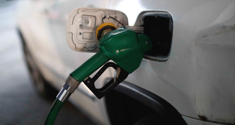 Por séptima semana consecutiva suben todas las bencinas en 6,3 pesos por litro