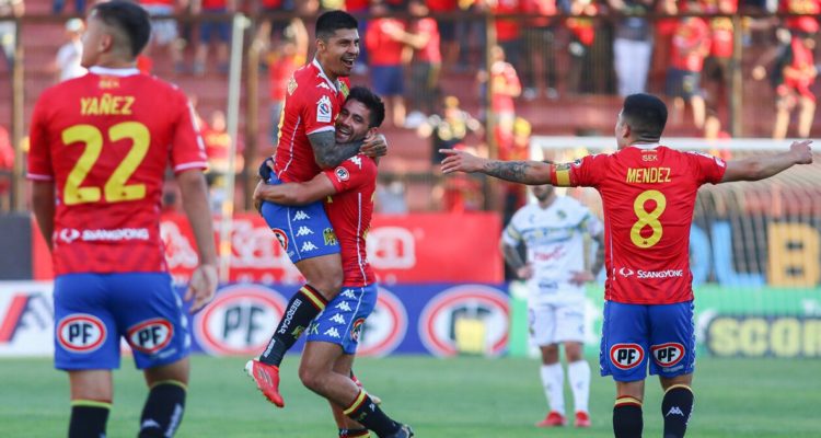 Unión Española ante Everton.