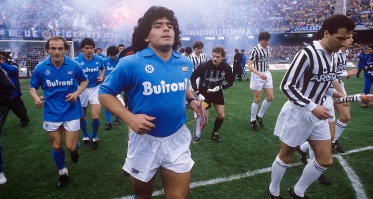 homenajes a diego maradona en nápoles