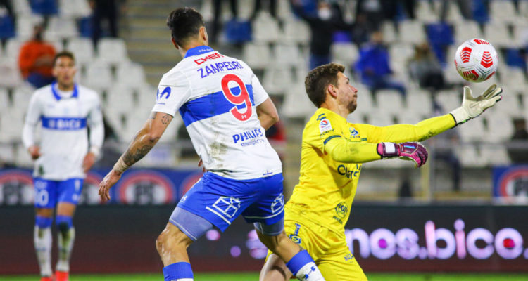 Arquero de everton se cuadra con colo colo