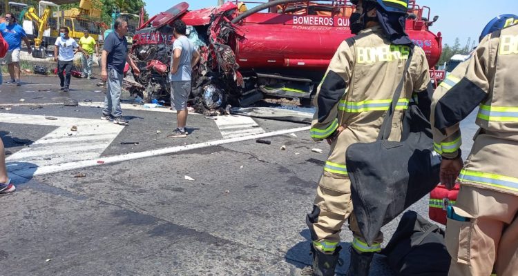 Accidente Bomberos camino a Paine: voluntario y conductor de camión graves