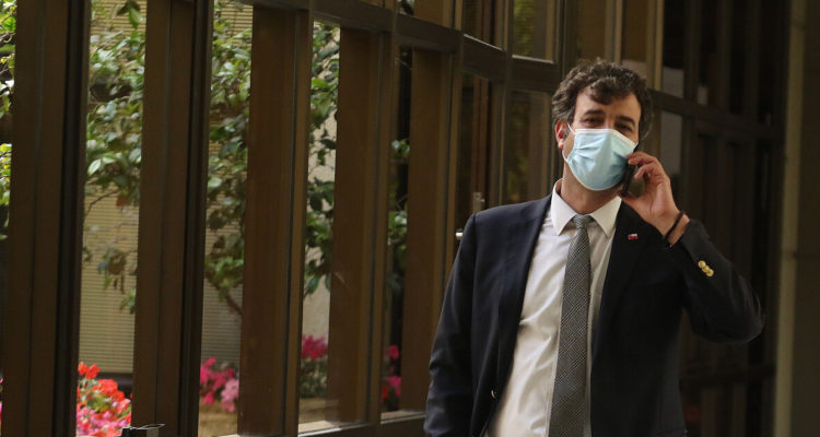 Senadores denuncian a ministro Ossa por dichos contra Provoste