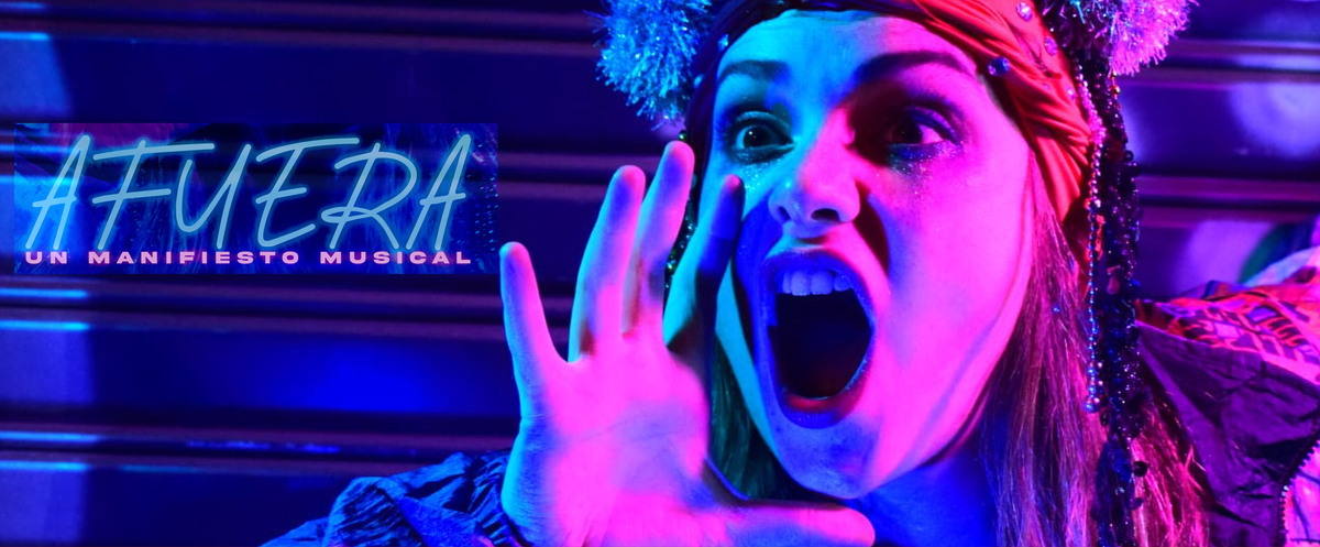 flyer afuera teatro vana en teatro camilo henriquez