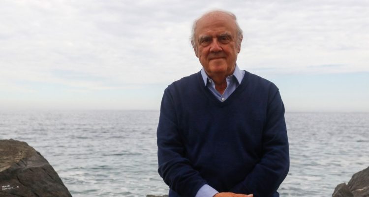 Agustín Squella vota en Viña del Mar