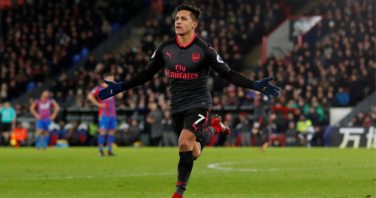 Alexis Sánchez jugando por el Arsenal.