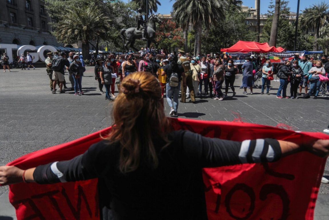 Ambulantes se tomaron municipio de Santiago y exigen a Hassler que entregue los 1.500 permisos
