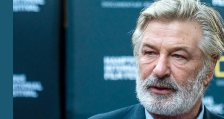 alec baldwin exige presencial policial