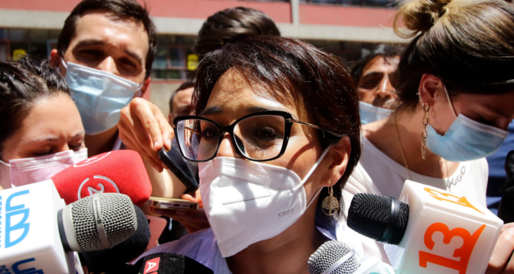 Caótica salida de Karina Oliva