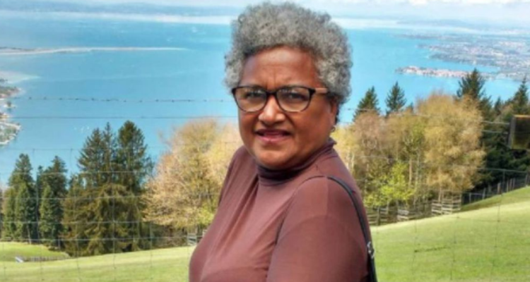 Mujer se negó a cuidar a sus nietos y viajó