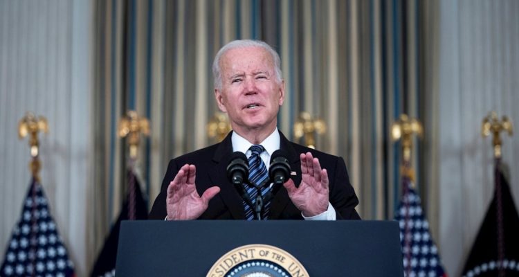 Aprobación de Biden cae a 41% ante expansión de la variante delta y la inflación