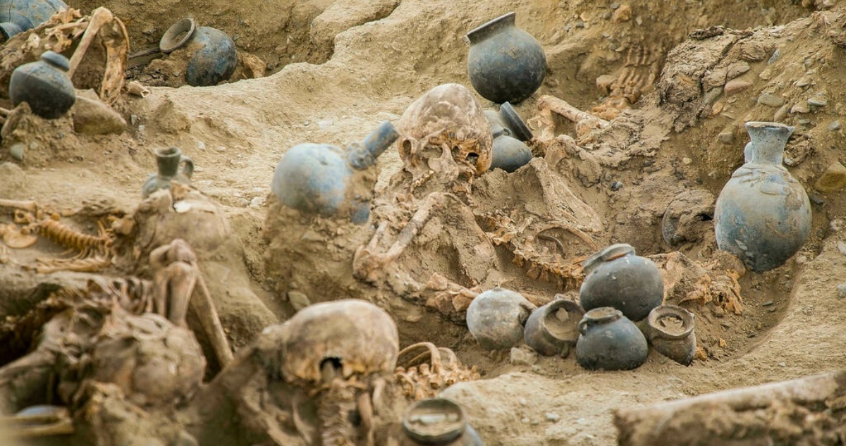 Arqueólogos descubren tumba múltiple en ciudadela prehistórica de Perú