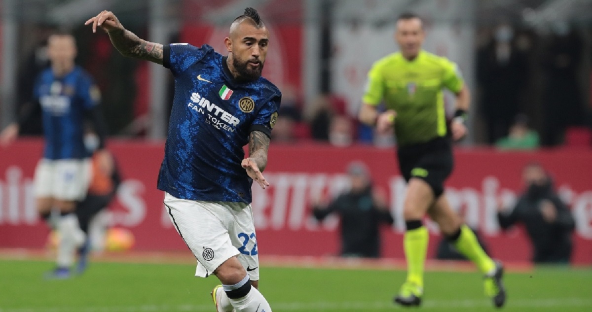 Arturo Vidal ante AC Milan.