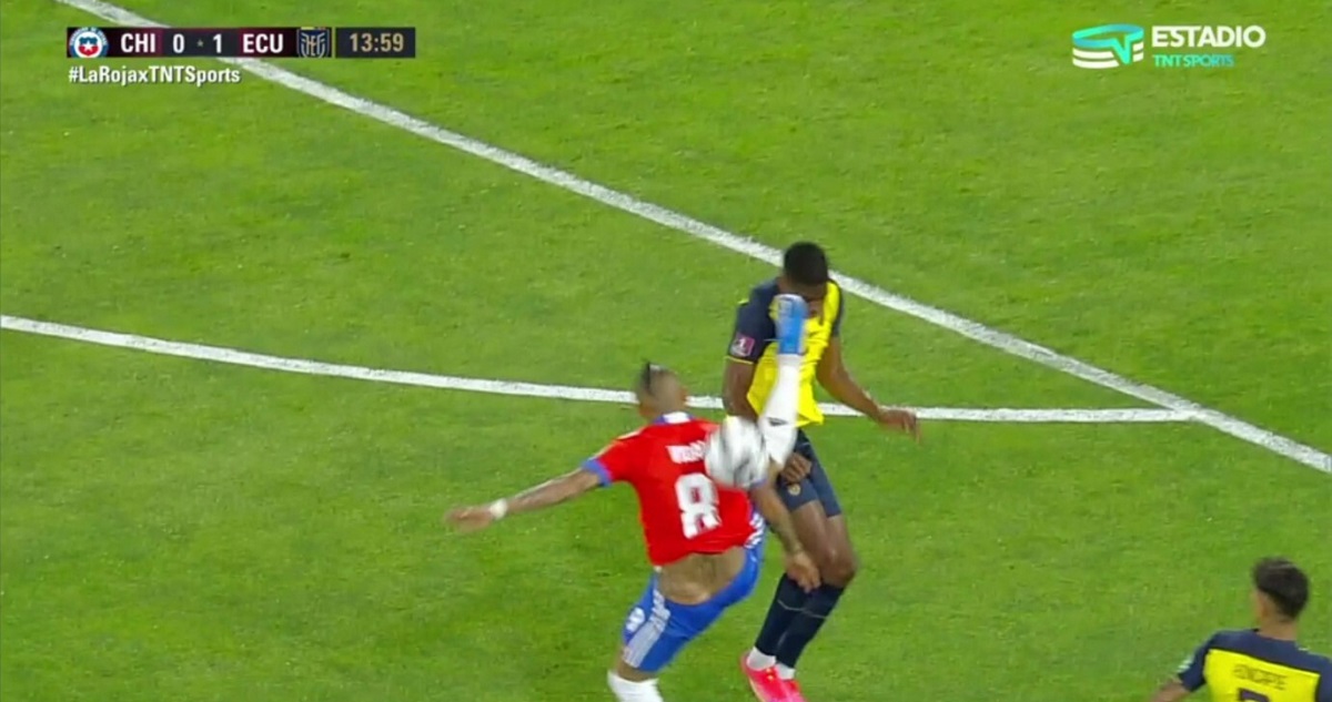 Arturo Vidal y su tarjeta roja ante Ecuador