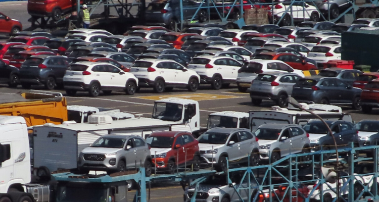 Automóviles ingresando a San Antonio