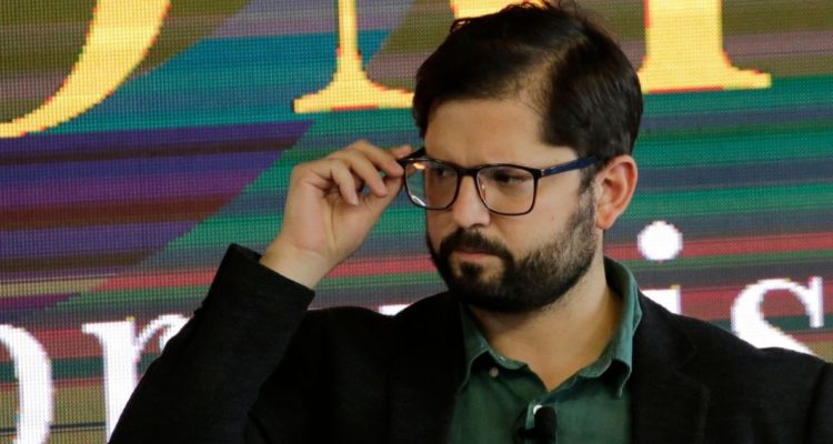 Gabriel Boric critica uso de metralletas en allanamiento a sede Comunes