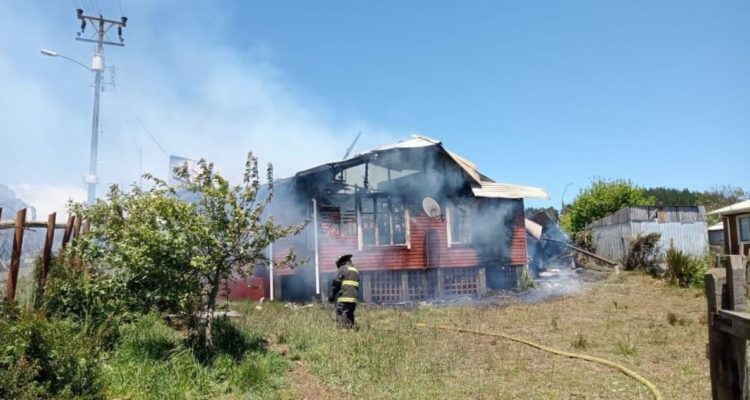 Incendio destruye cabaña en Quidico