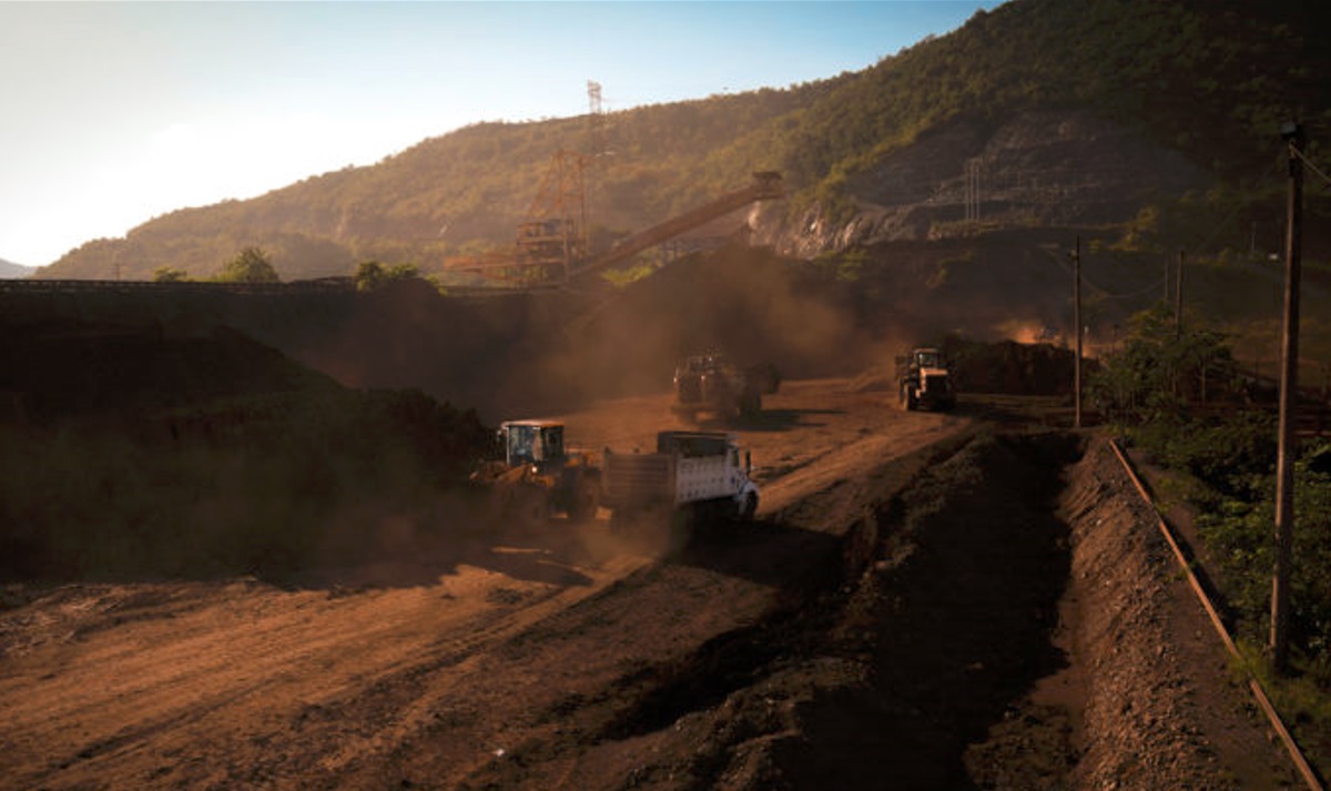 Camiones mineros dentro de la Procesadora de Níquel de Izabal (Pronico)