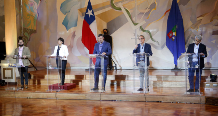 Sin Kast candidatos presidenciales cruzan posturas sobre educación, ciencia y arte en U. de Chile