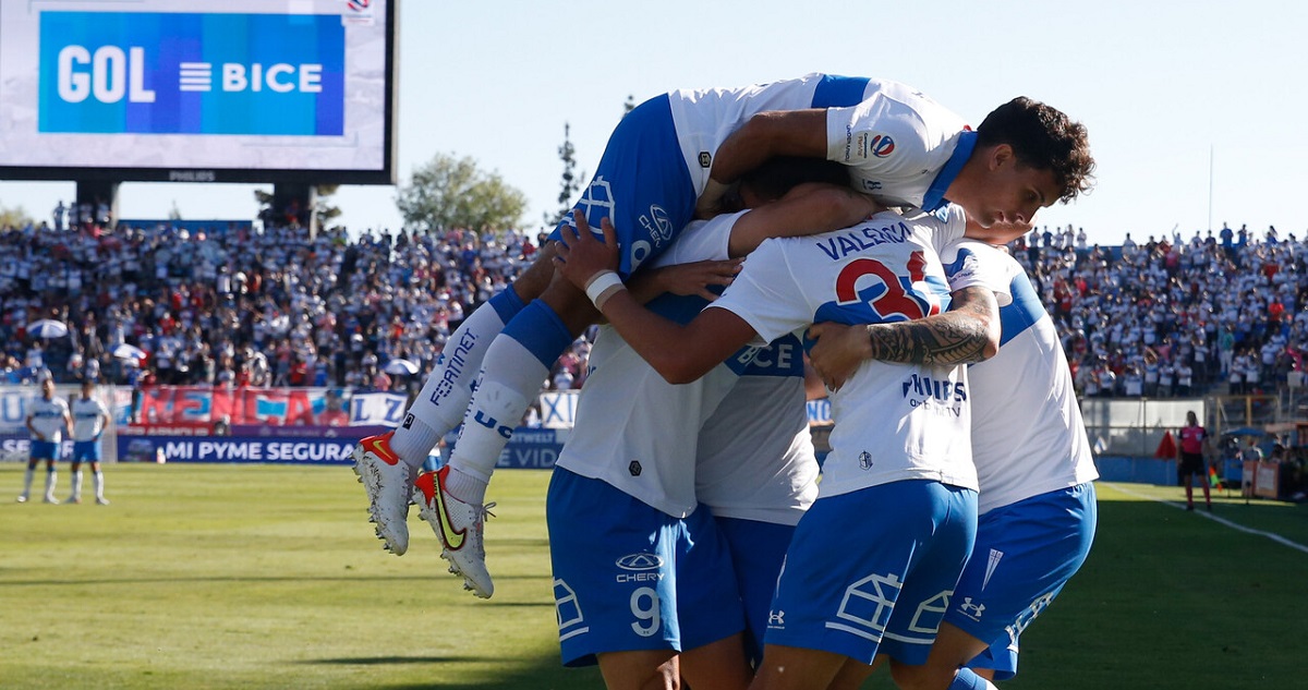 Catolica venció a Huachipato y es líder exclusivo