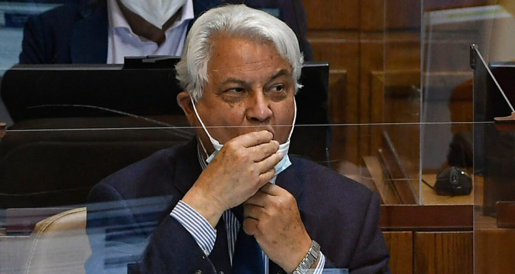 Realizan chequeo médico a diputado Naranjo en medio de extenso discurso en la Cámara