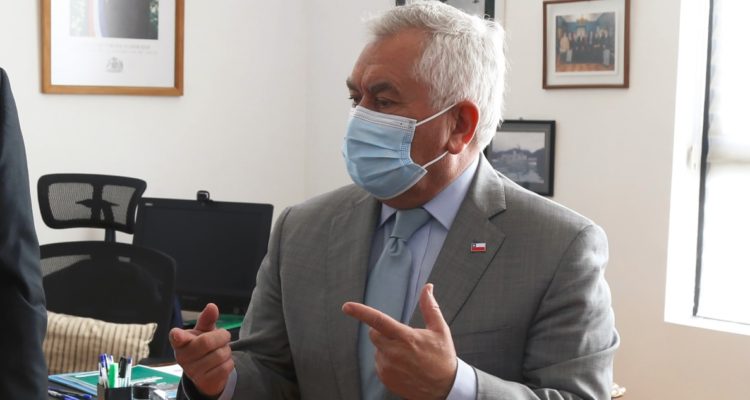 Ministro de Salud, Enrique Paris.