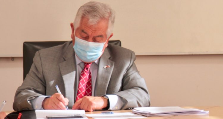 Chile anota martes con más contagios en 17 semanas y positividad PCR más alta en 3 meses y medio