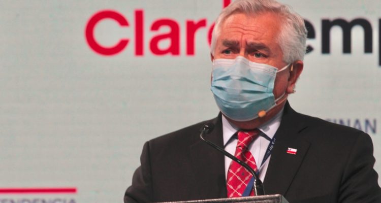 Ministro de Salud, Enrique París.