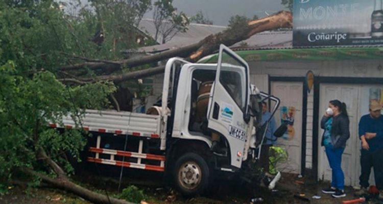 Robó camión 3/4: menor quedó atrapado y con lesiones graves