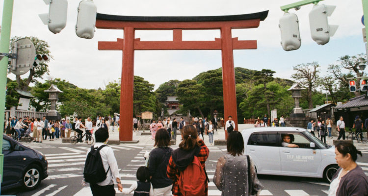 En la imagen, se ve una calle de Tokio habitada antes de la pandemia.
