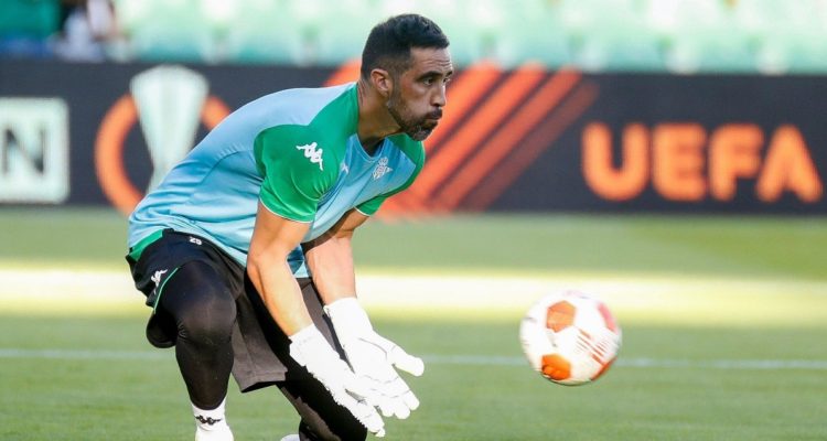 Claudio Bravo entrenando en Betis.