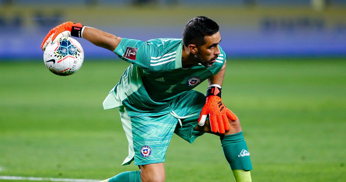Claudio Bravo se refirió a posible localía de La Roja en Calama