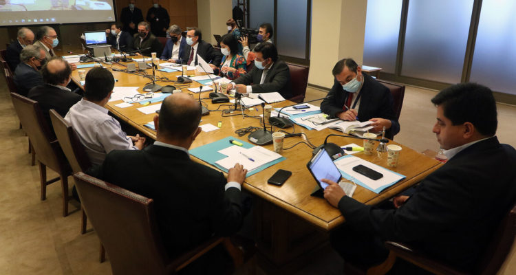 Cuarto retiro: las piedras de tope que mantienen estancada la Comisión Mixta