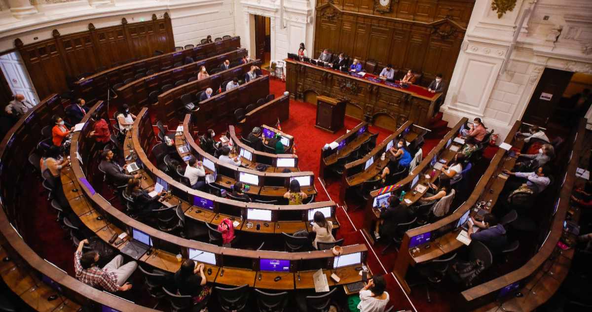 Tras caso Rojas Vade piden al Congreso retomar proyecto que regula la renuncia de constituyentes