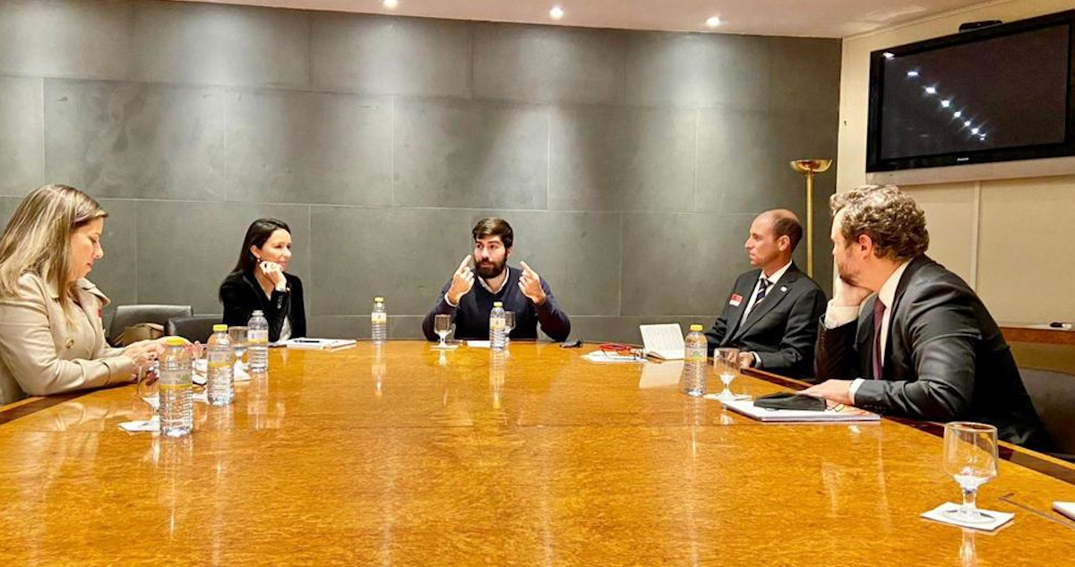 Convencionales se reunieron en Madrid con líderes de Vox para "recoger propuestas de los españoles"
