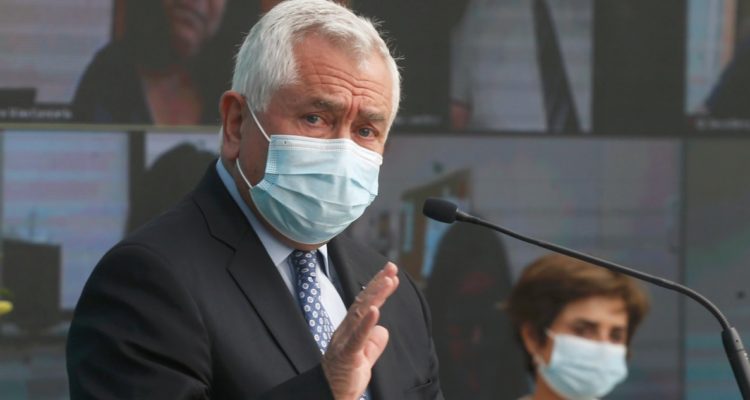 Ministro de Salud, Enrique Paris.